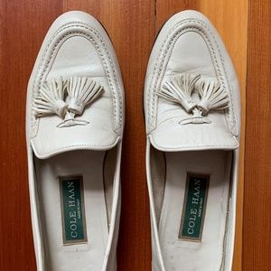 Vintage Cole Haan bone-colored tassel loafers